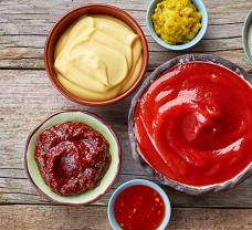 Inspirace pro letní grilovačku: Ty nejlepší dipy (nejen) ke grilovanému masu 