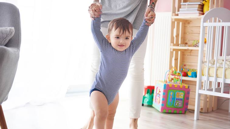 Batole se učí chodit: Jaké úpravy bychom měli provést v bytě?