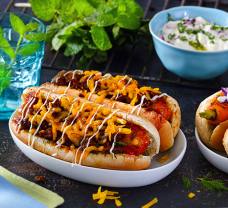 Chilli cheese dogs a mrkvové veganské hotdogy