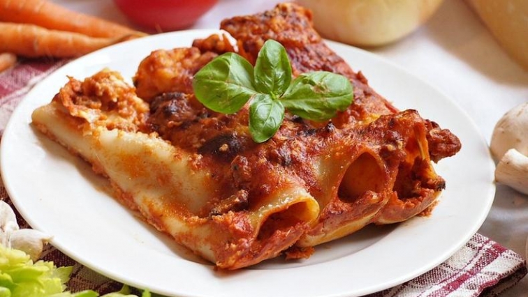 Cannelloni con ragú (plněné cannelloni s ragú)