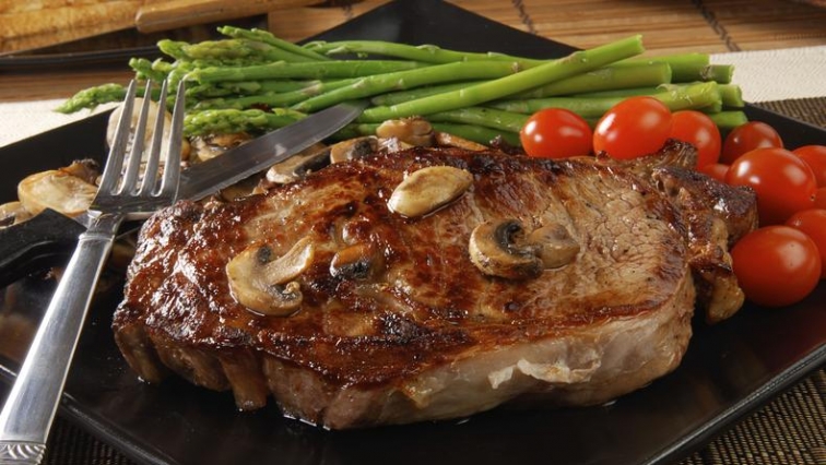 Středomořský steak se žampiony