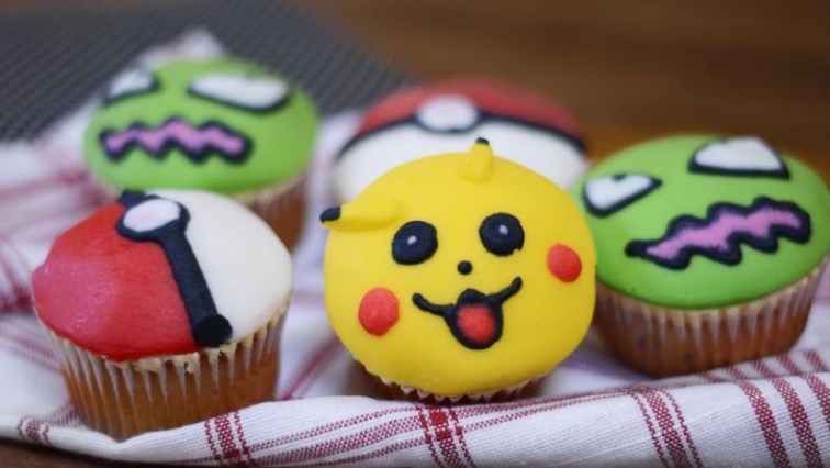 Malinové pokémonní cupcakes