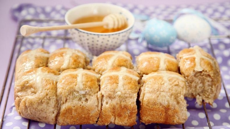 Hot Cross Buns s jablky a skořicí