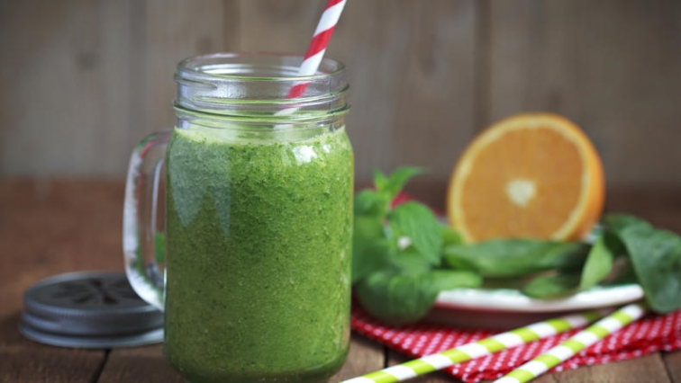 Zelené smoothie ze špenátu, kiwi a banánu