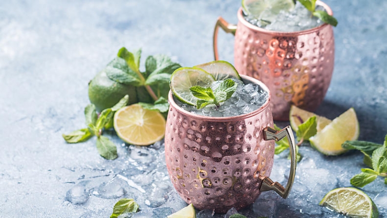 Koktejl Moscow mule v alko i nealko variantě