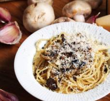 Spaghetti al tartufo 2 (špagety s lanýžem a žampióny)