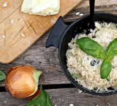 Risotto con prosecco e basilico (rizoto s proseccem a bazalkou)