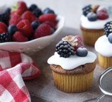 Borůvkovo – jogurtové cupcakes s ovesnými vločkami