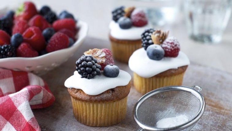 Borůvkovo – jogurtové cupcakes s ovesnými vločkami