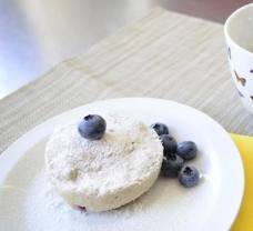 Mug cakes z mikrovlnky: sladký borůvkový