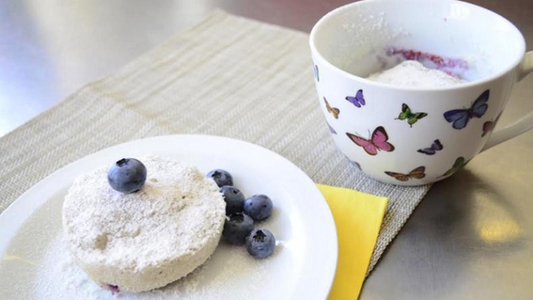 Mug cakes z mikrovlnky: sladký borůvkový