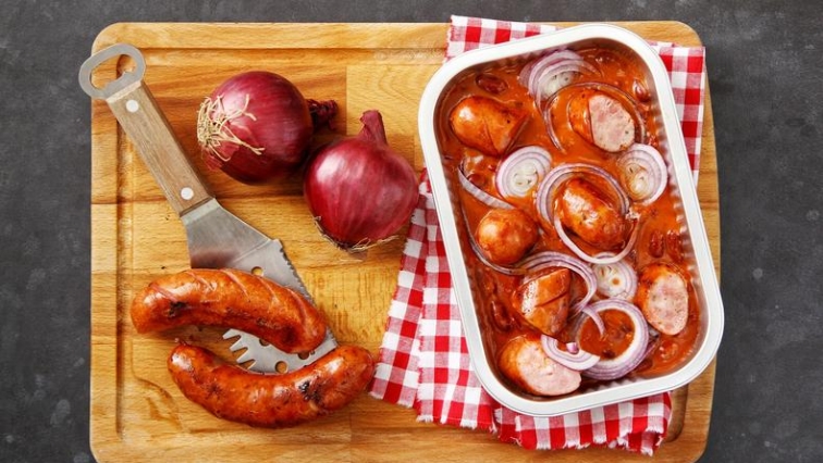 Rychlé barbecue fazole v tomatové omáčce s klobásou