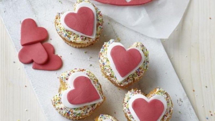 Valentýnské cupcakes s fondánovými srdíčky