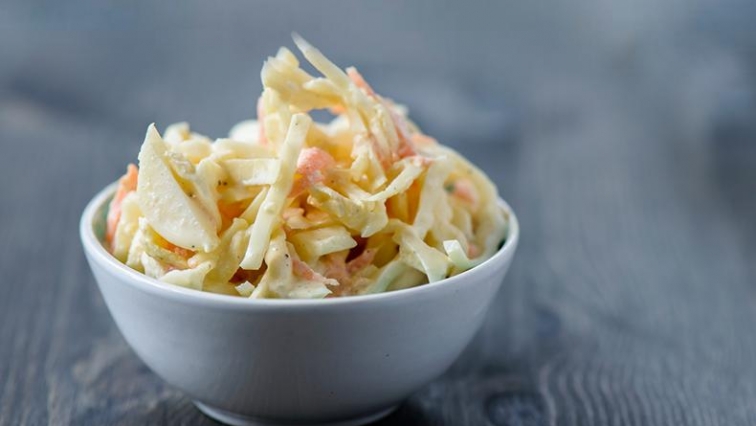 Coleslaw, který nesmí chybět na žádné grilovačce