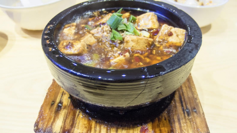 Pikantní mapo tofu s houbami