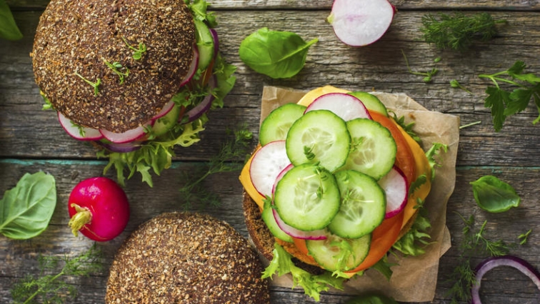 Vegetariánská houska plná zeleniny