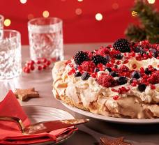 Dort Pavlova s mascarpone ve tvaru vánočního věnce