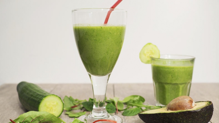 Raw smoothie z avokáda, špenátu a okurky